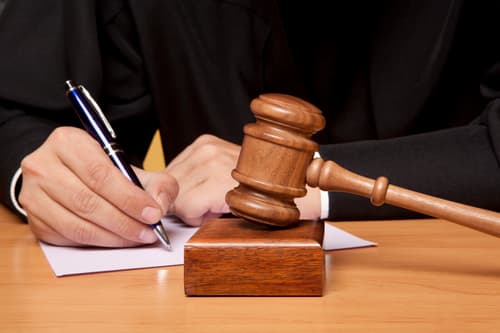 Ochrona przedemerytalna na umowie terminowej - uchwała SN