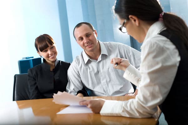 Nowy obowiązek dla pracodawców zatrudniających cudzoziemców na podstawie zezwolenia na pracę lub oświadczenia o powierzeniu pracy cudzoziemcowi