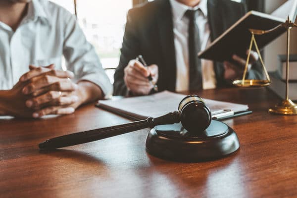 Śmierć wykonawcy umowy zlecenia – czy wpływa na obowiązki płatnika składek? Wyrok NSA